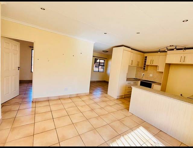 2 BEDROOM APARTMENT FOR SALE IN SHELLYVALE